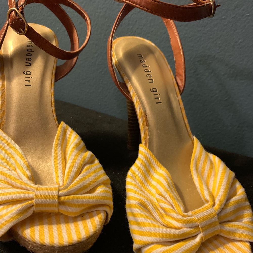 Madden Girl - Yellow striped heels